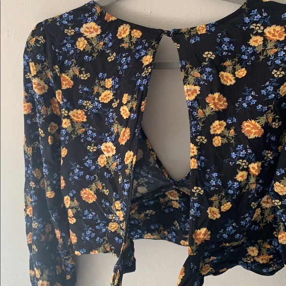Wild fable floral set, short/ crop top size xl - Picture 4 of 8